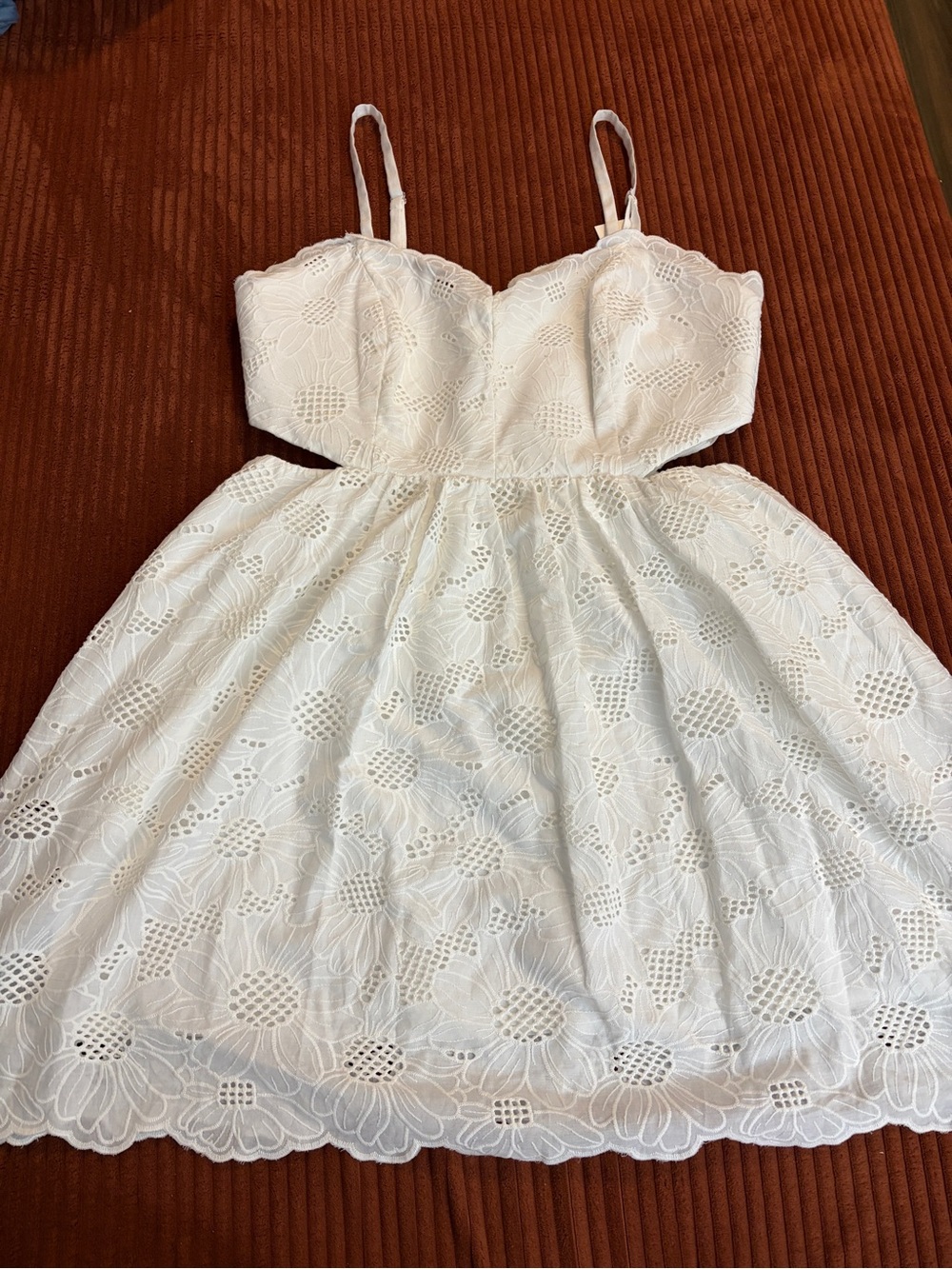 Milly Cream Eyelet Lace Spaghetti Strap Top - Picture 4 of 8